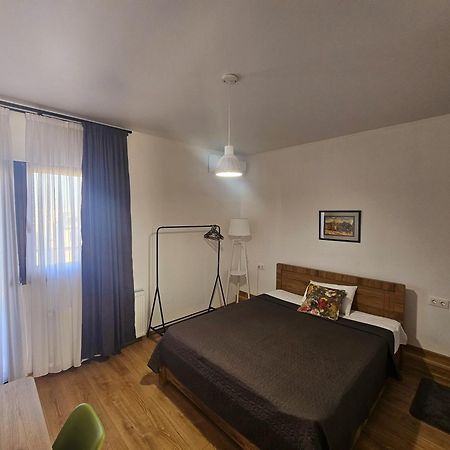 Hotel Home Тбилиси Екстериор снимка