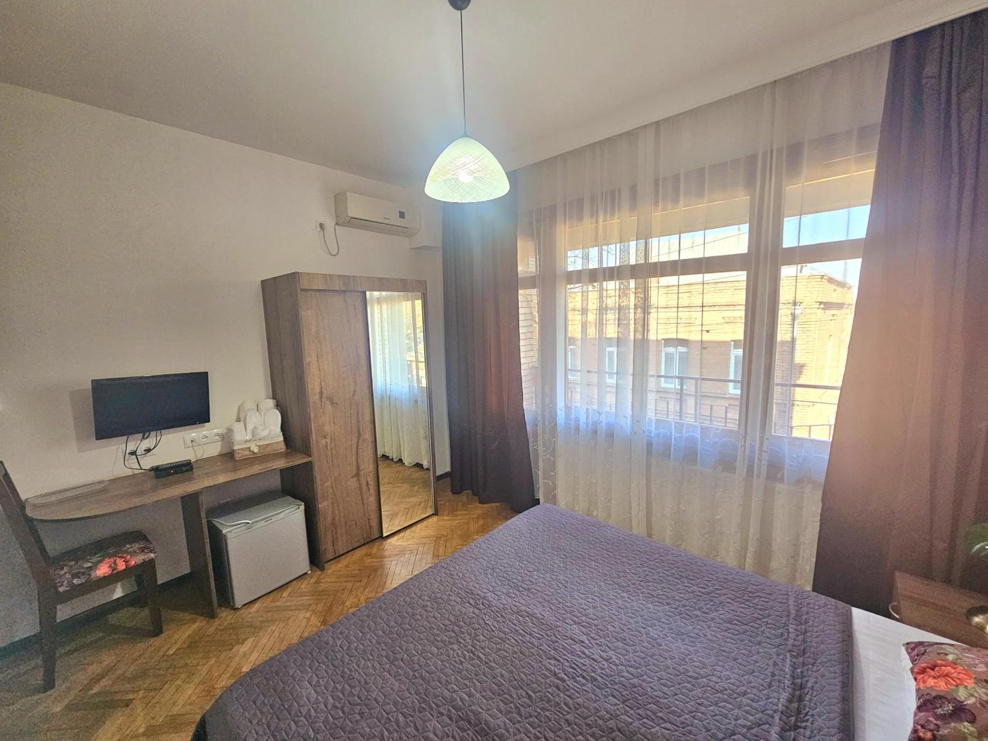 Hotel Home Тбилиси Екстериор снимка
